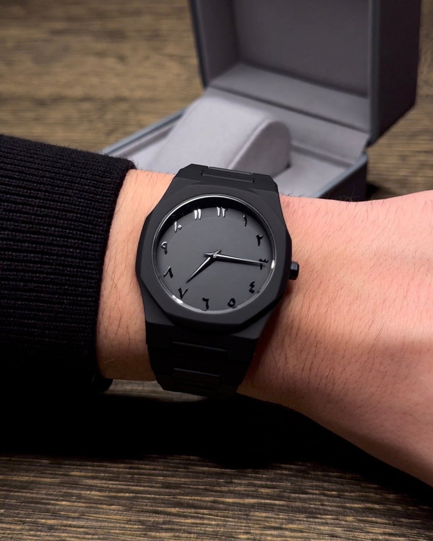 Elegant Timepiece for Men & Women TrendyZone