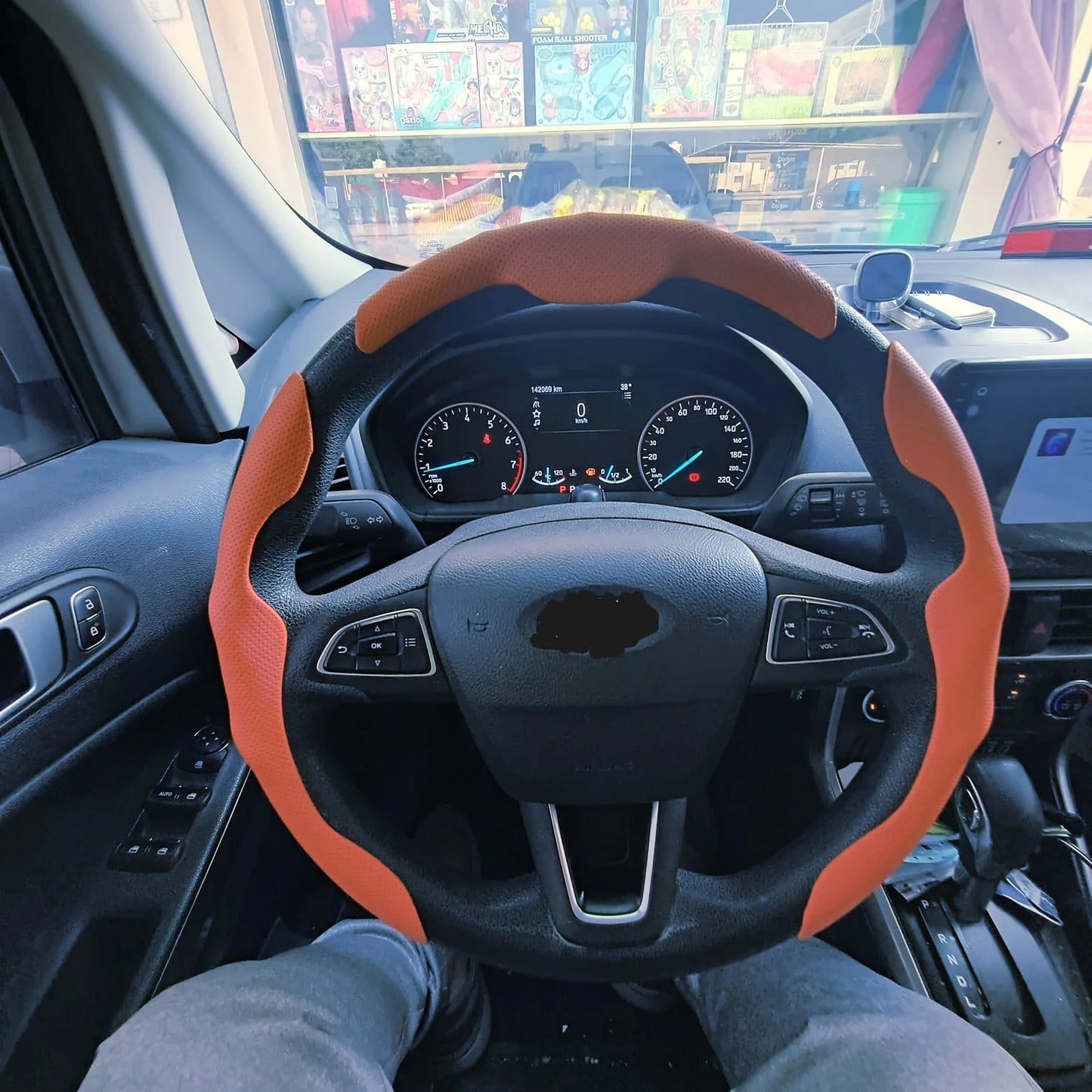 PREMIUM SPORTY UNIVERSAL STEERING WHEEL COVER (ANTI SLIP - NEPPA LEATHER)